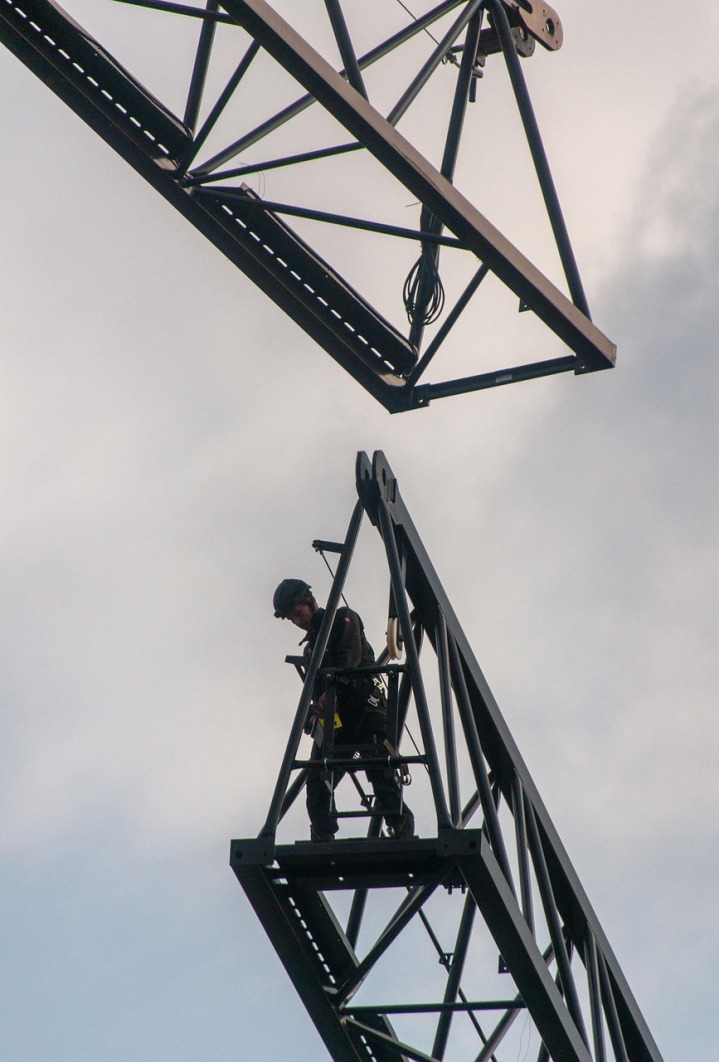 Area proyek dengan crane